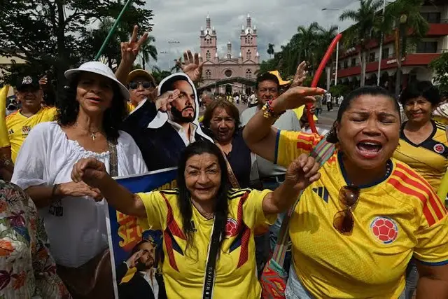 Lead image accompanying “Trump-Backed Outsider Claims Victory in Colombia’s Presidential Election, Early Results Indicate”