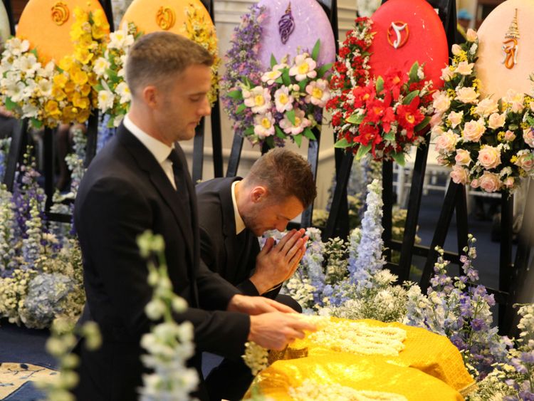 Leicester players attend Thai temple for owner's funeral