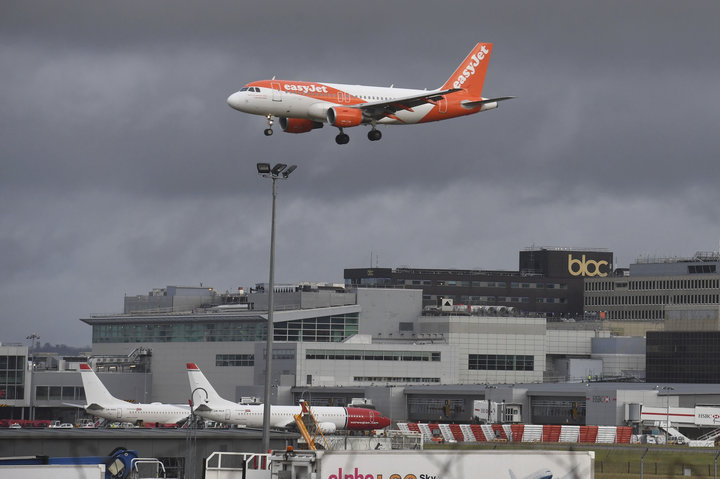  Britain’s Second-Biggest Airport Reopens After Drones Chaos