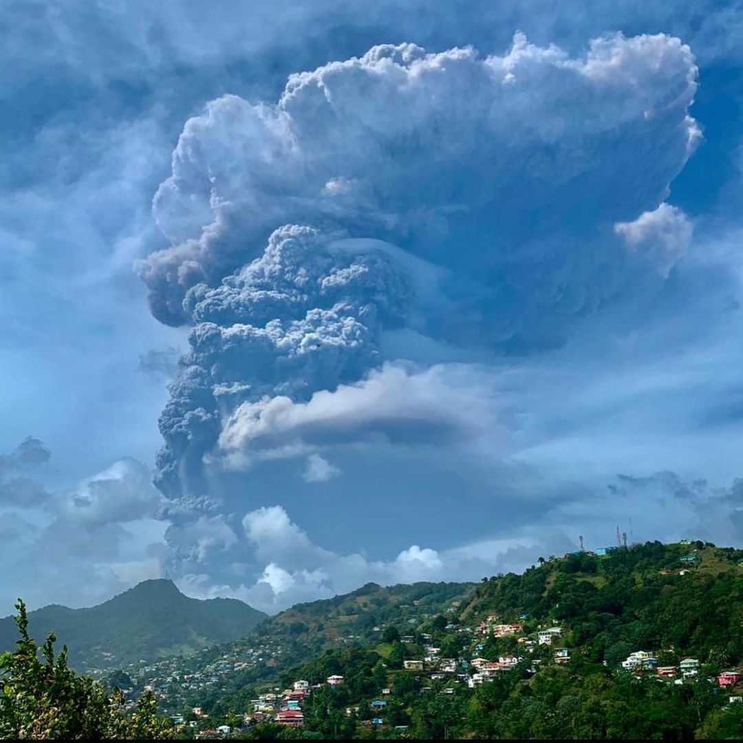 PAHO mobilizes to help Saint Vincent respond to eruptions of Volcano La Soufriere
