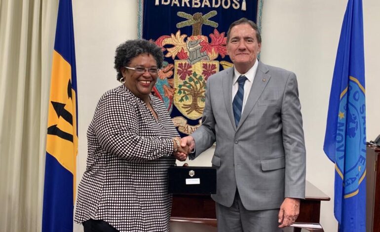 Health and social development top of the agenda at PAHO Director’s meeting with Prime Minister of Barbados      