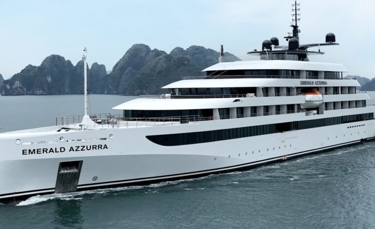 Celebrity Cruises’ Mv Emerald Azzurra Marked Its Inaugural Call in Dominica