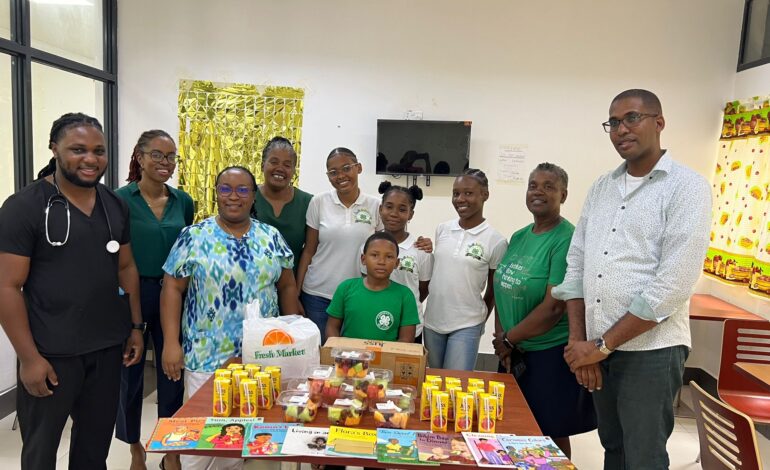  Dominica National 4-H Club and Fresh Market Celebrate Fruit Day at Dominica-China Friendship 